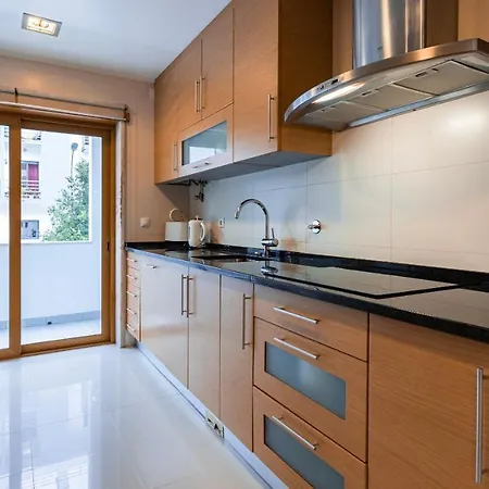 3 Bedroom Wonder W/ Balcony By Lovelystay Appartamento Oeiras