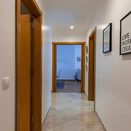 3 Bedroom Wonder W/ Balcony By Lovelystay Apartamento Oeiras