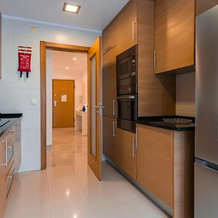 Apartamento 3 Bedroom Wonder W/ Balcony By Lovelystay