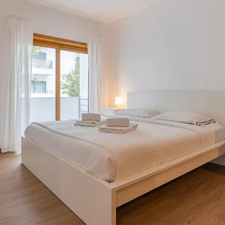 Appartamento 3 Bedroom Wonder W/ Balcony By Lovelystay Oeiras